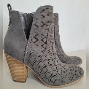Carlos by Carlos Santana Gray Perforated Faux Suede Holly Ankle Boots - Size 9